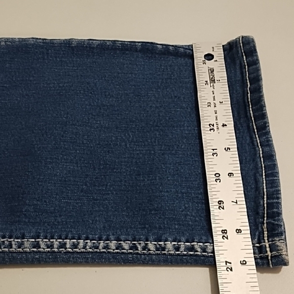 Wallflower Straight Leg Lightly Distressed Blue DenimJeans Stretchy 5 Pocket - Picture 12 of 15